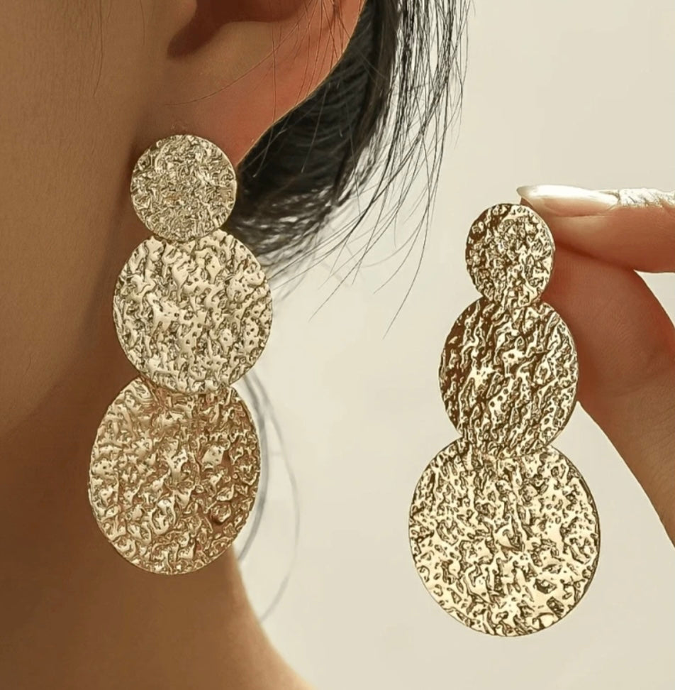 ROUND DESIGN EARRINGS