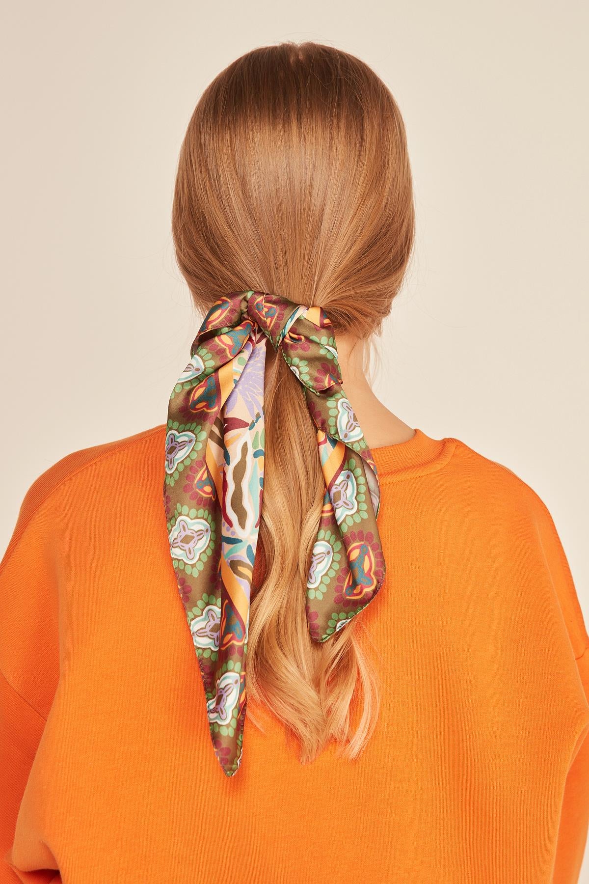 ARTISTIC TROPICAL GARDEN DETAIL SCARF