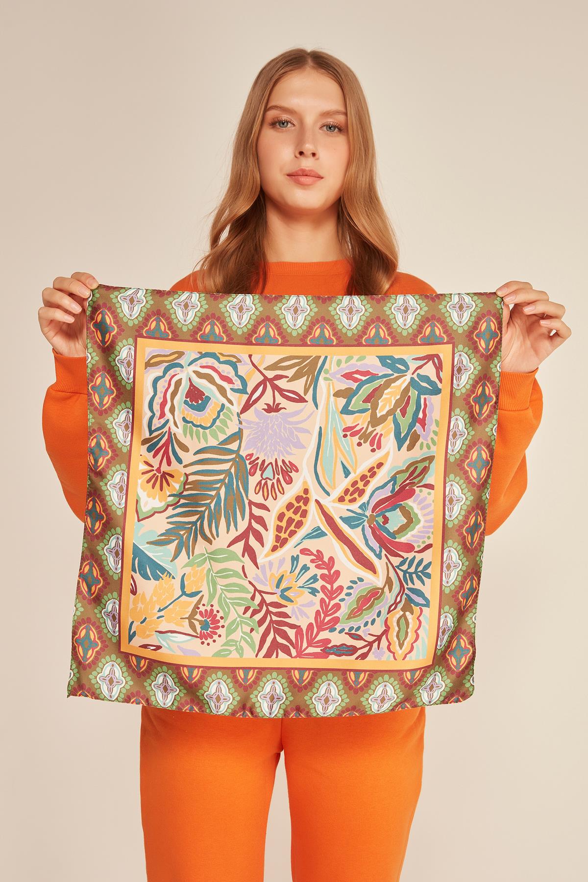 ARTISTIC TROPICAL GARDEN DETAIL SCARF