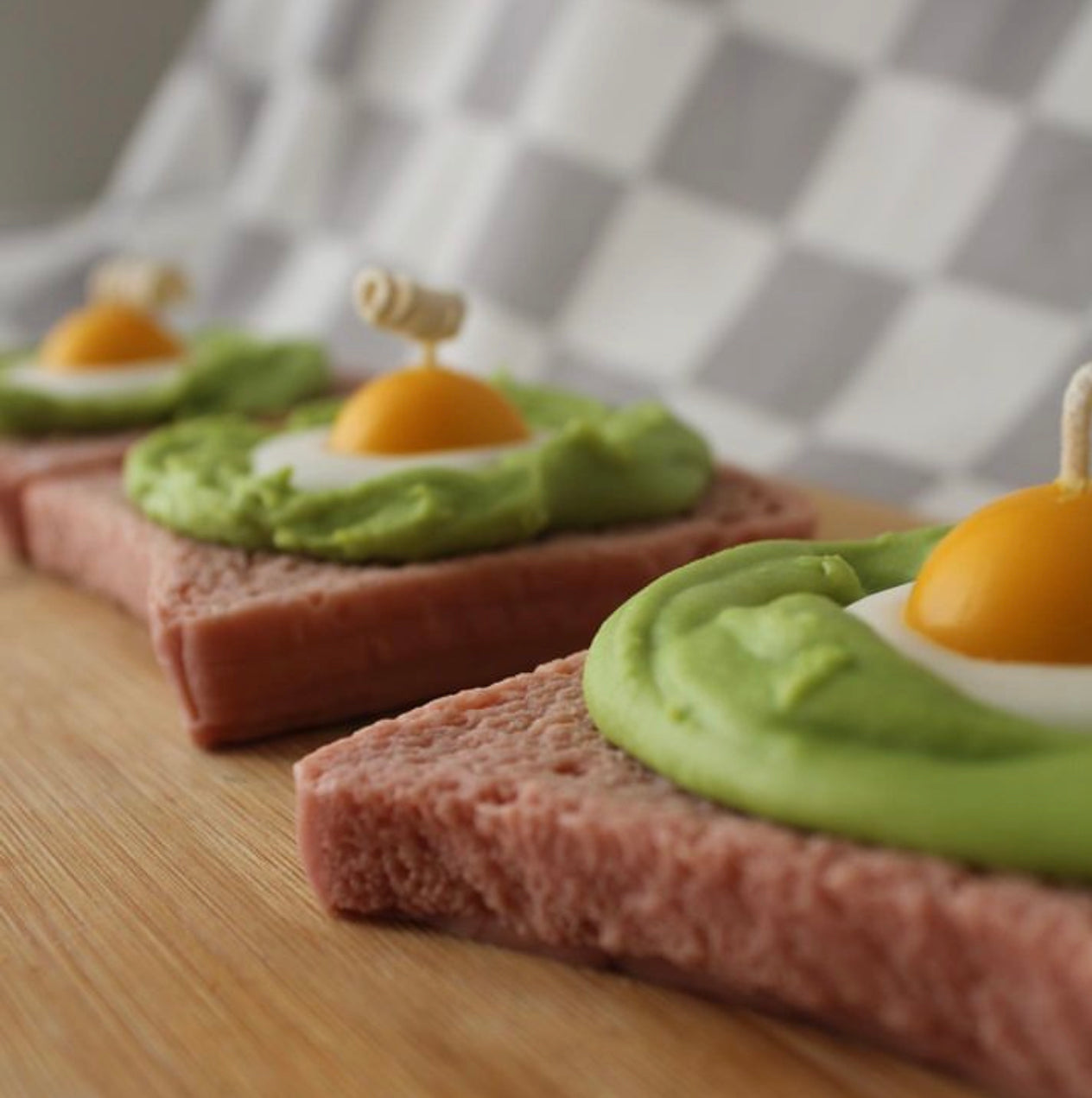 Egg & Avocado On Toast Candle