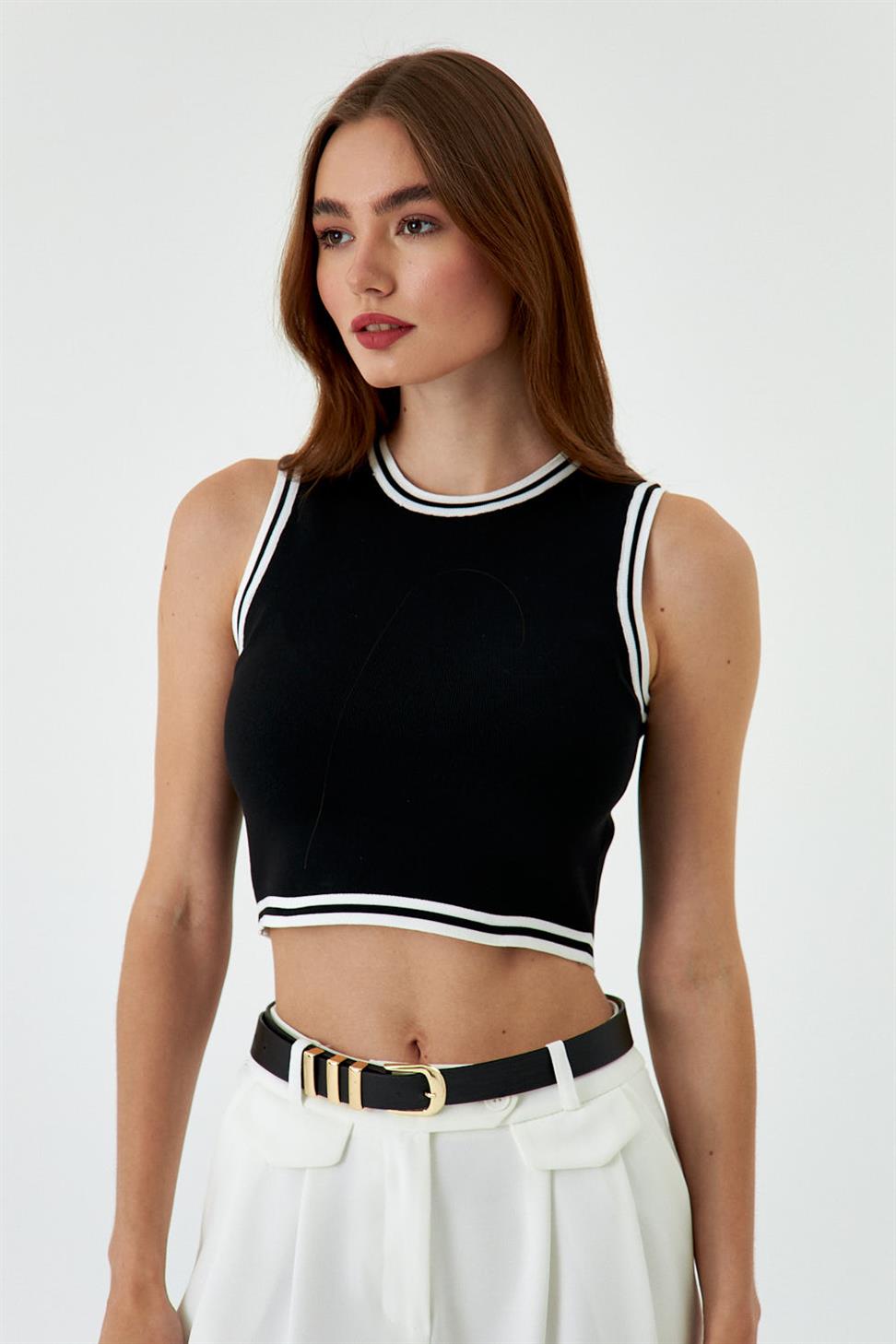 Last piece sale. CREW NECK KNITWEAR CROP TOP