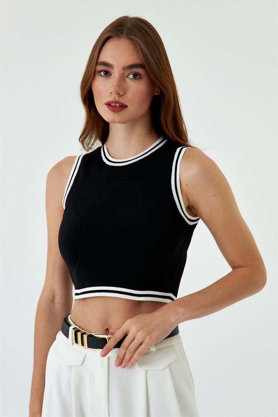 Last piece sale. CREW NECK KNITWEAR CROP TOP